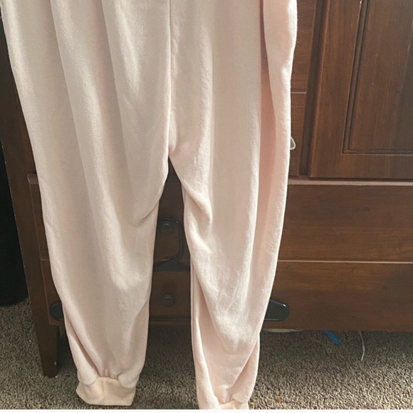 Light pink long sleeve and jogger set - Picture 4 of 8